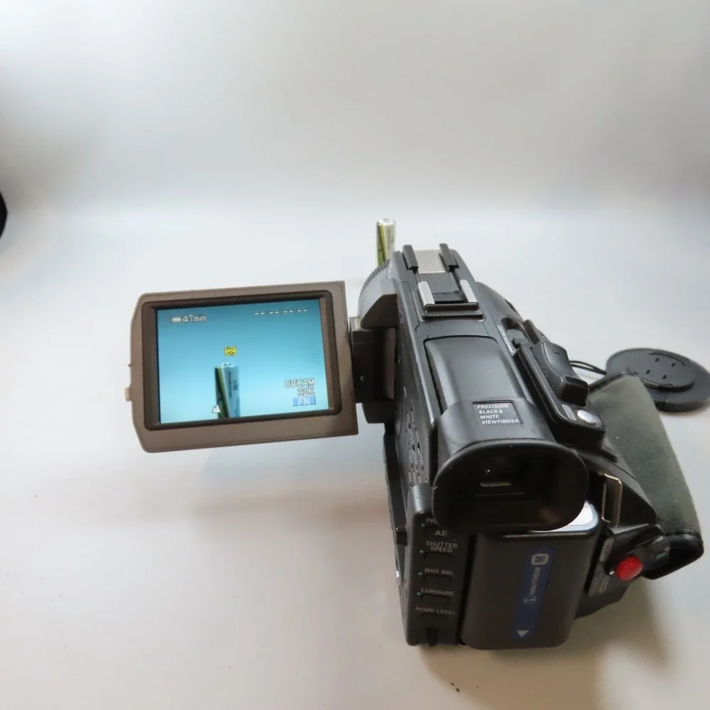 Sony DSR-PDX10 DVCAM Handheld Camcorder 3CCD 12x Optical Zoom High Definition